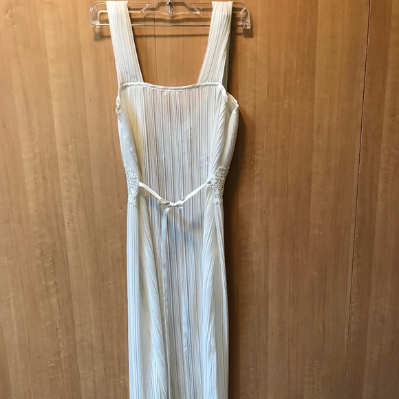 VINTAGE NIGHT GOWN - Picture 3 of 7